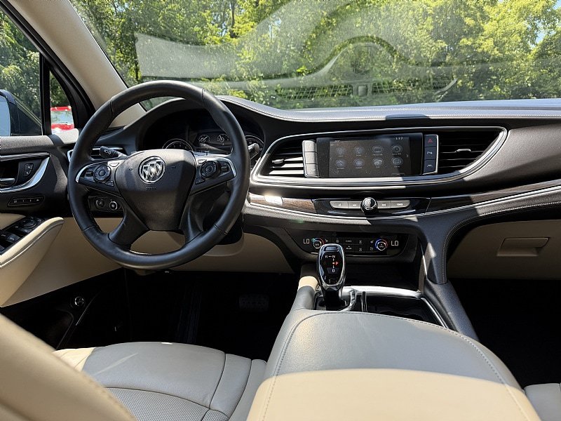 Used 2018 Buick Enclave Premium w/ Experience Buick Package FWD image 11