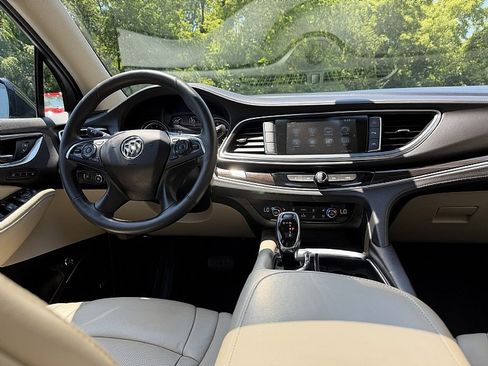 Used 2018 Buick Enclave Premium w/ Experience Buick Package FWD image 11