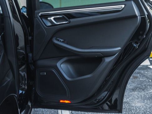 Used 2020 Porsche Macan image 36