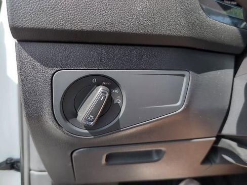 Used 2022 Volkswagen Tiguan SE w/ Panoramic Sunroof Package FWD image 28