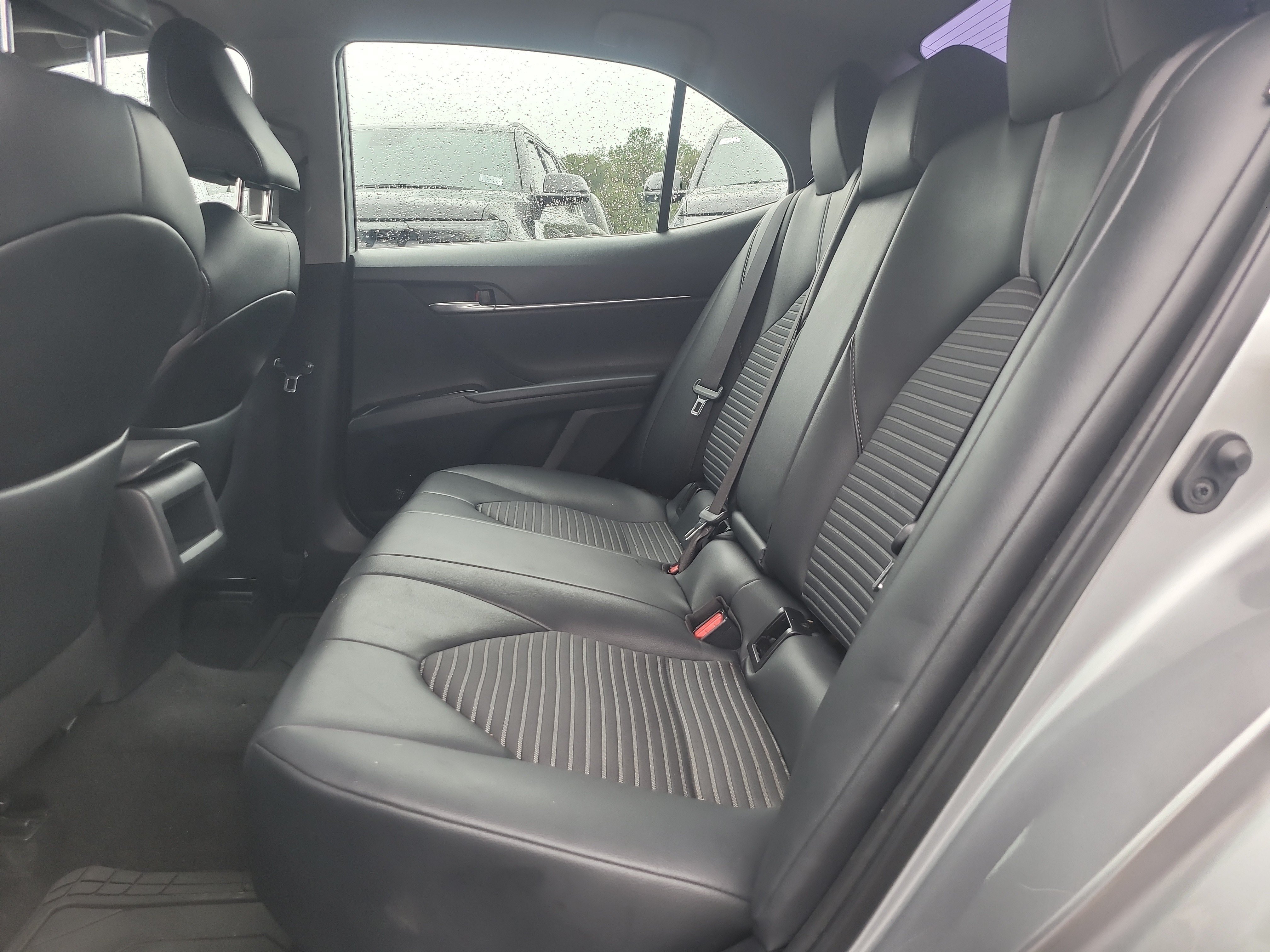 Used 2019 Toyota Camry SE FWD image 11