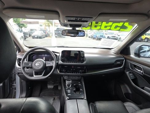 Used 2022 Nissan Rogue Platinum w/ Head-Up Display Package image 12