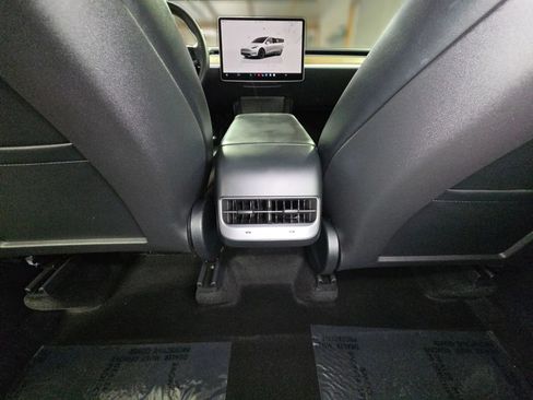 Used 2023 Tesla Model Y Long Range AWD/4WD image 34
