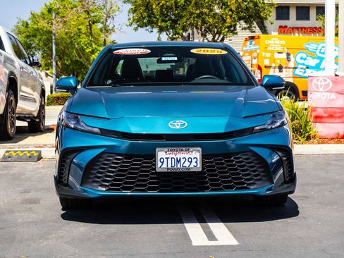 Used 2025 Toyota Camry SE image 2