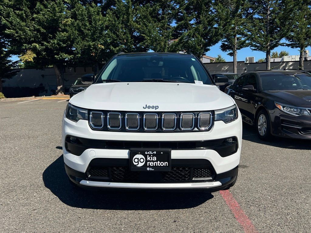 Used 2022 Jeep Compass Limited w/ Elite Group AWD/4WD image 4