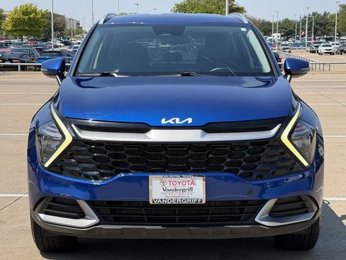Used 2023 Kia Sportage EX AWD/4WD image 8