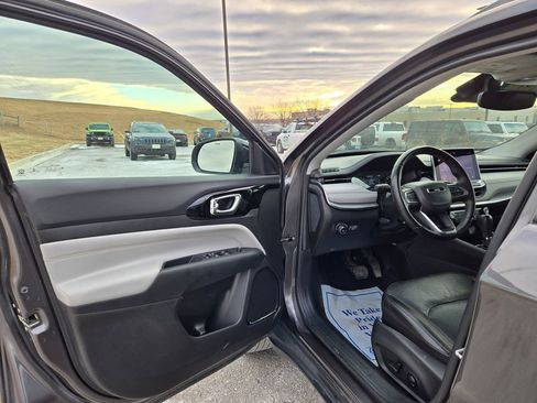 Used 2022 Jeep Compass Limited image 10