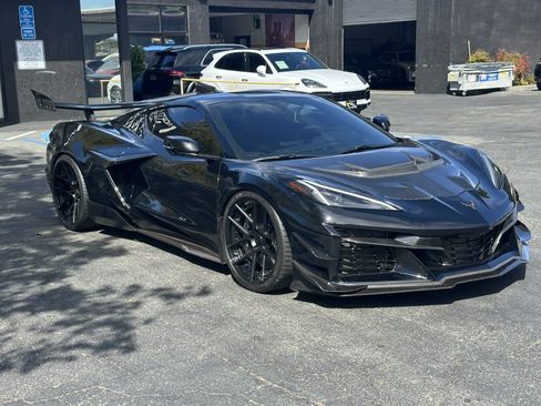 Used 2025 Chevrolet Corvette Z06 w/ Z07 Performance Package RWD image 7