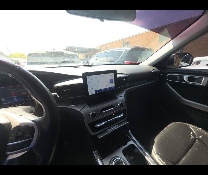 Used 2023 Ford Explorer XLT w/ Equipment Group 202A RWD image 6