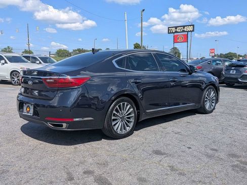 Used 2017 Kia Cadenza Premium w/ Luxury Package FWD image 5