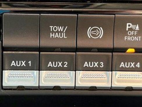 Used 2023 RAM 2500 Laramie AWD/4WD image 29