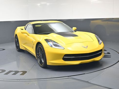 Used 2019 Chevrolet Corvette Stingray Coupe RWD image 3
