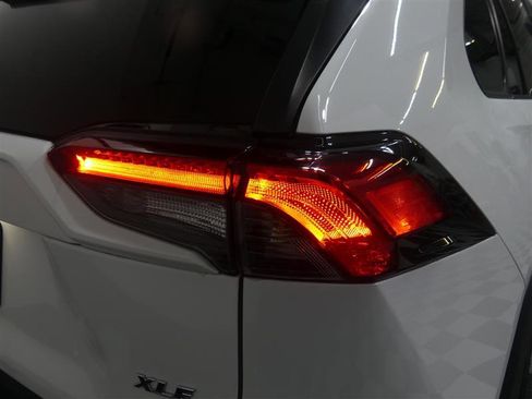 Used 2022 Toyota RAV4 XLE AWD/4WD image 16