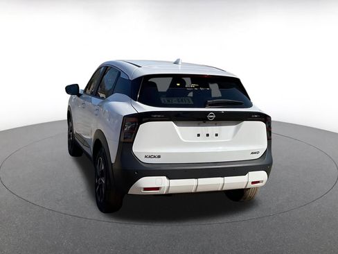 Used 2025 Nissan Kicks SV image 14
