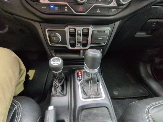 Used 2021 Jeep Wrangler Unlimited Sahara w/ Cold Weather Group AWD/4WD image 21