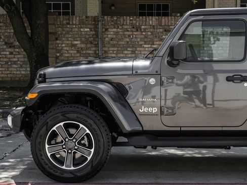 Used 2023 Jeep Wrangler Unlimited Sahara w/ LED Lighting Group AWD/4WD image 22