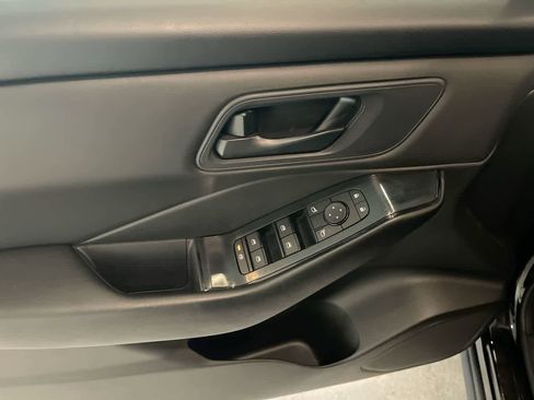 Used 2024 Nissan Rogue S image 13