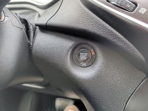 Used 2019 Jeep Cherokee Trailhawk w/ Cold Weather Group image 25