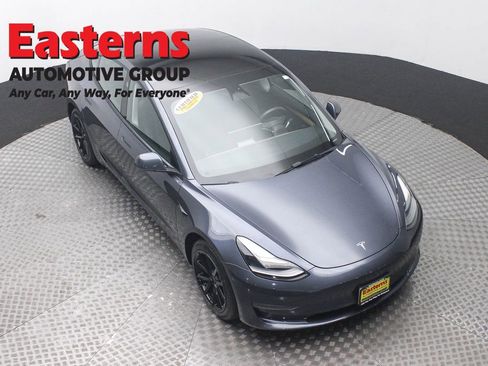 Used 2023 Tesla Model 3 Standard Range image 3
