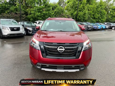 Certified 2025 Nissan Pathfinder SL FWD image 9