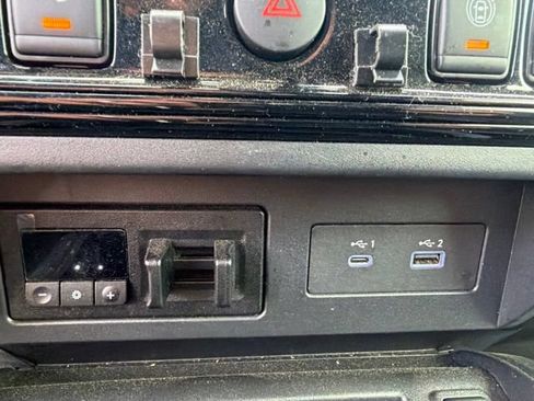 Used 2023 Nissan Titan PRO-4X w/ Pro-4x Convenience Package AWD/4WD image 18