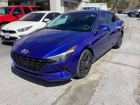 Used 2023 Hyundai Elantra SEL w/ Cargo Package image 19