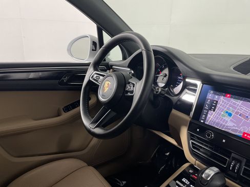 Certified 2023 Porsche Macan AWD/4WD image 12