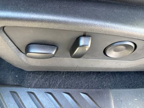 Used 2025 Chevrolet Colorado LT w/ LT Convenience Package image 12