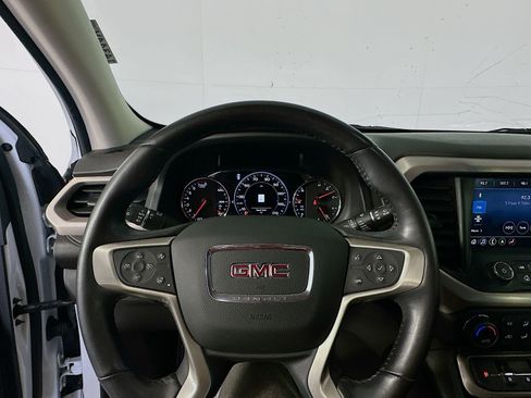 Used 2022 GMC Acadia Denali w/ Denali Technology Package FWD image 11