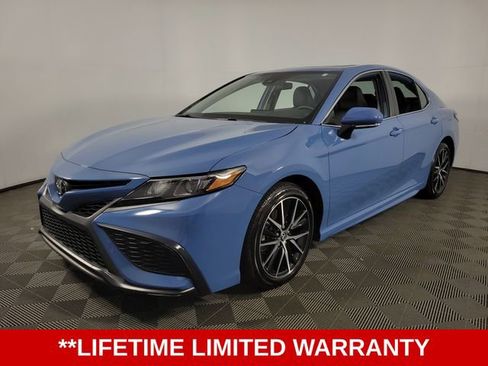 Used 2023 Toyota Camry SE FWD image 3
