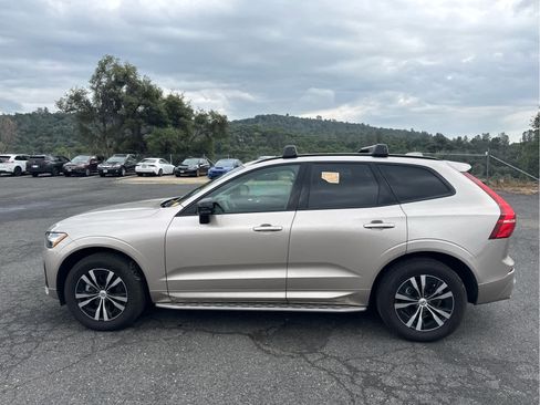 Used 2024 Volvo XC60 B5 Core image 8