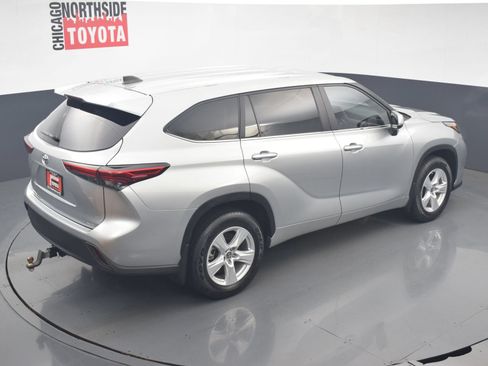 Used 2023 Toyota Highlander LE AWD/4WD image 23