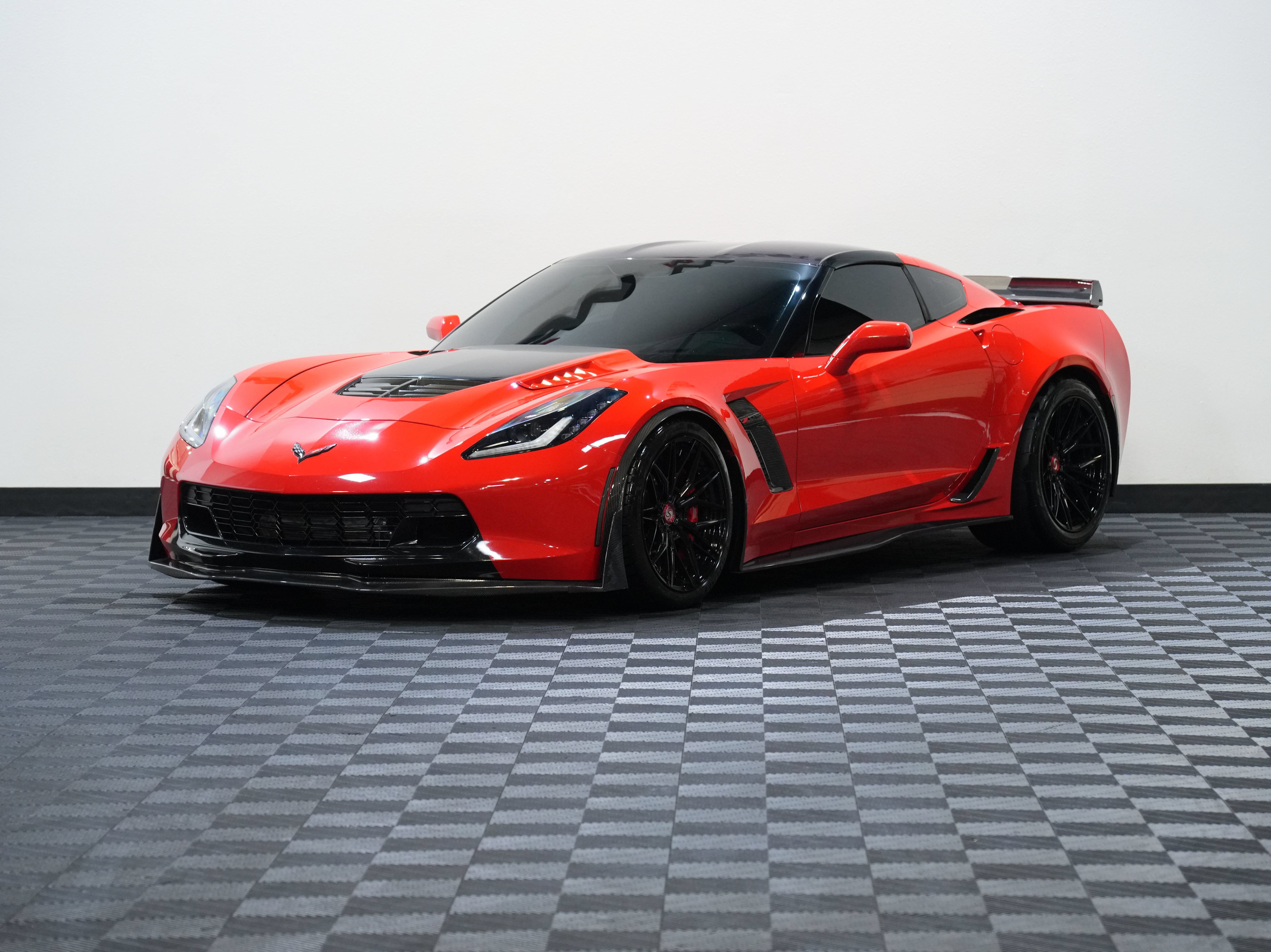 Used 2015 Chevrolet Corvette Z06 w/ 3LZ Preferred Equipment Group RWD image 3