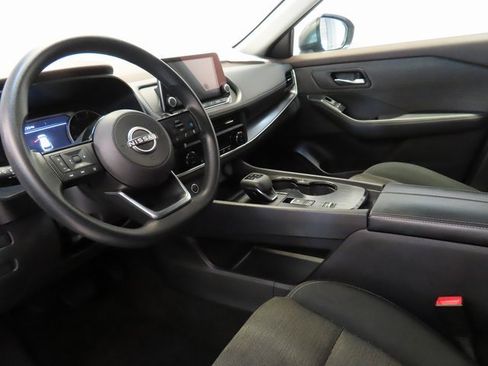 Used 2023 Nissan Rogue SV image 4