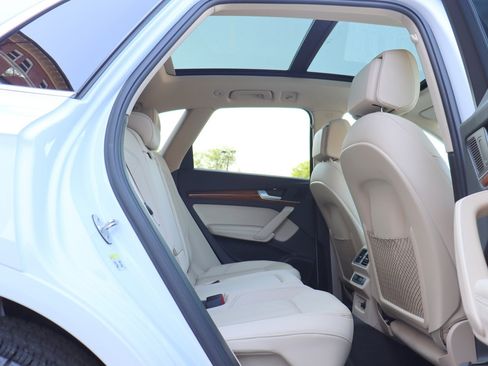 Used 2023 Audi Q5 2.0T Premium Plus w/ Premium Plus Package AWD/4WD image 17