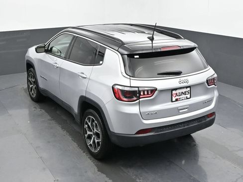 Used 2025 Jeep Compass Limited AWD/4WD image 21