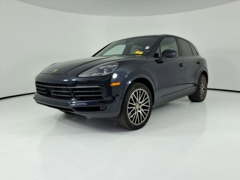 Certified 2023 Porsche Cayenne Platinum Edition image 1