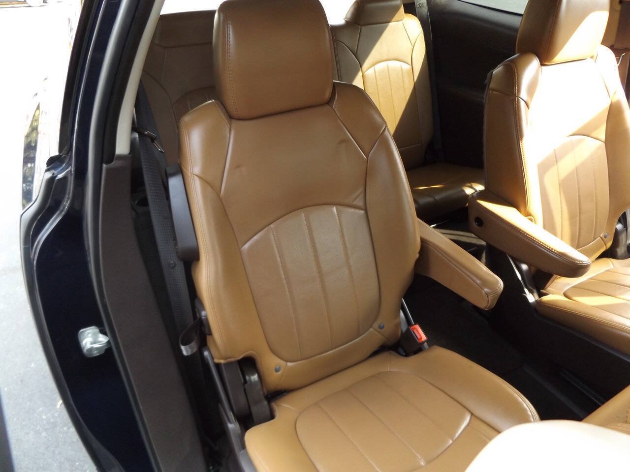 Used 2015 Buick Enclave Premium w/ Experience Buick Package FWD image 26