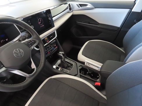 New 2026 Volkswagen Taos SE image 21