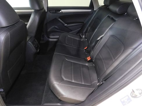 Used 2020 Volkswagen Passat 2.0T SE FWD image 46
