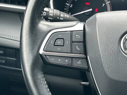 Used 2021 Toyota Highlander XLE AWD/4WD image 70