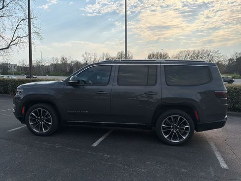 Used 2022 Jeep Wagoneer Series III w/ Premium Group I image 8