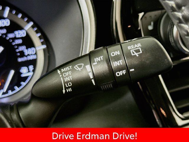 Used 2021 Toyota Highlander XLE FWD image 16