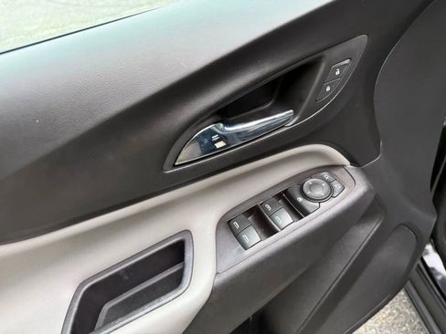 Used 2020 Chevrolet Equinox LS image 21