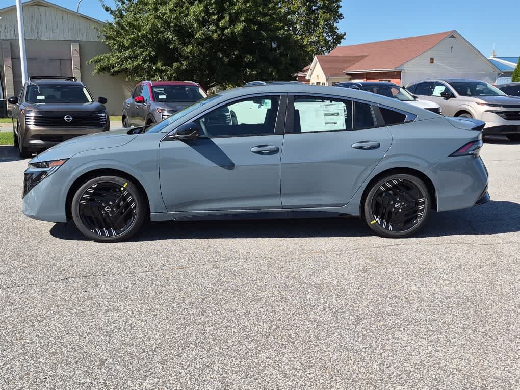 New 2027 Nissan Sentra SR w/ SR Premium Package FWD image 5