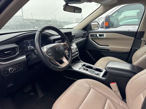 Certified 2023 Ford Explorer XLT w/ Equipment Group 202A image 3