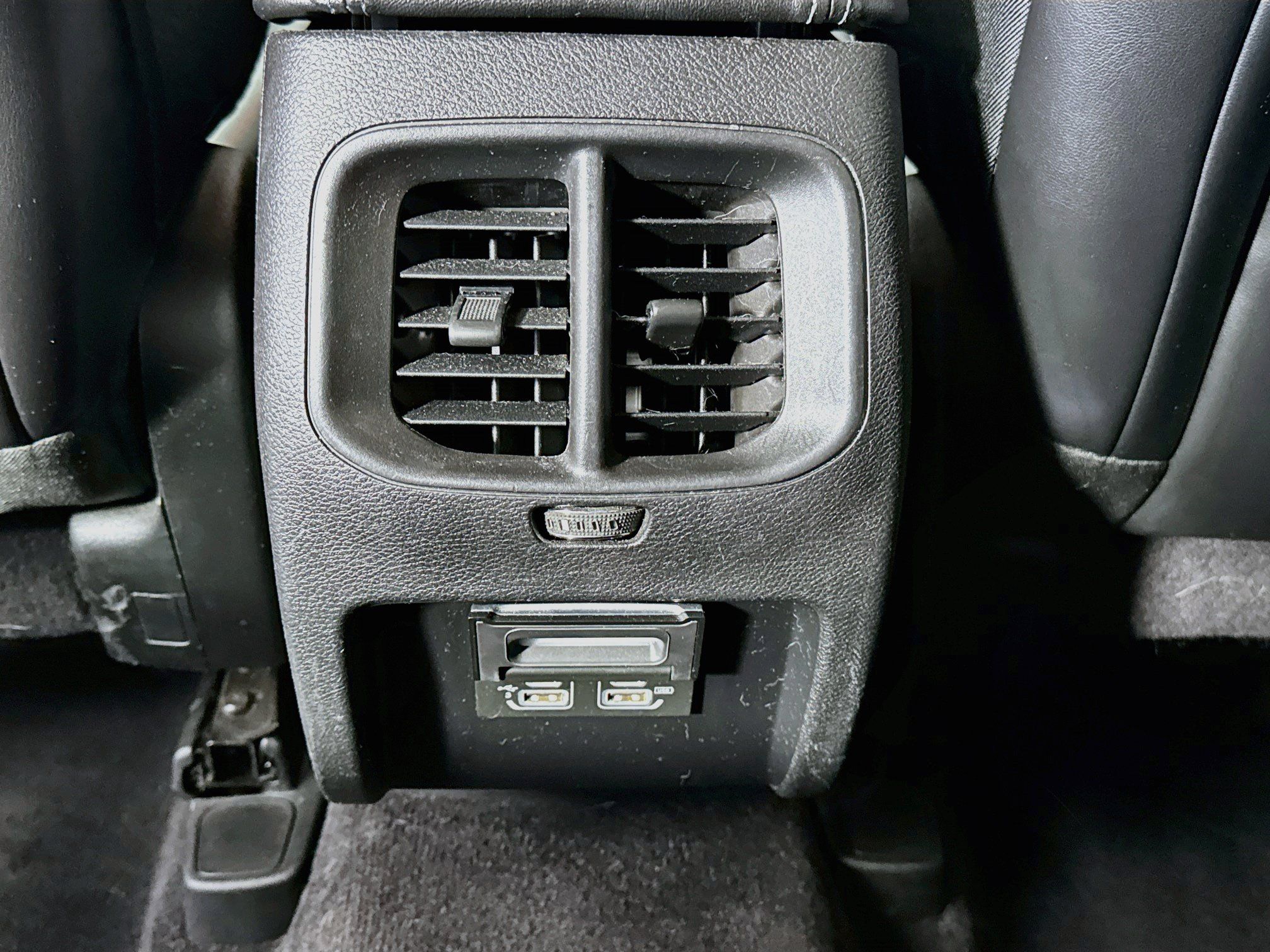 Used 2019 Jeep Cherokee Latitude Plus w/ Cold Weather Group AWD/4WD image 25