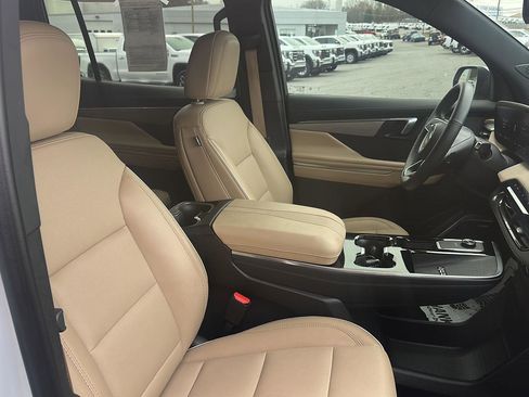 Used 2025 Buick Enclave Preferred w/ Power Package image 6