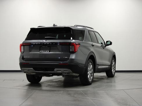 Used 2025 Ford Explorer Active w/ Active Comfort Package image 4