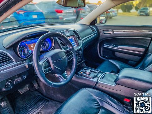 Used 2018 Chrysler 300 Touring L image 26